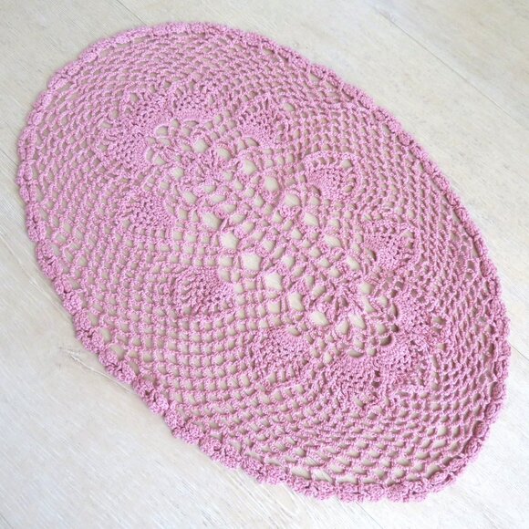 Vintage Handmade Crocheted Oval Doily Mauve Pink Lace Pattern Home Decor 19.5" - Picture 2 of 6